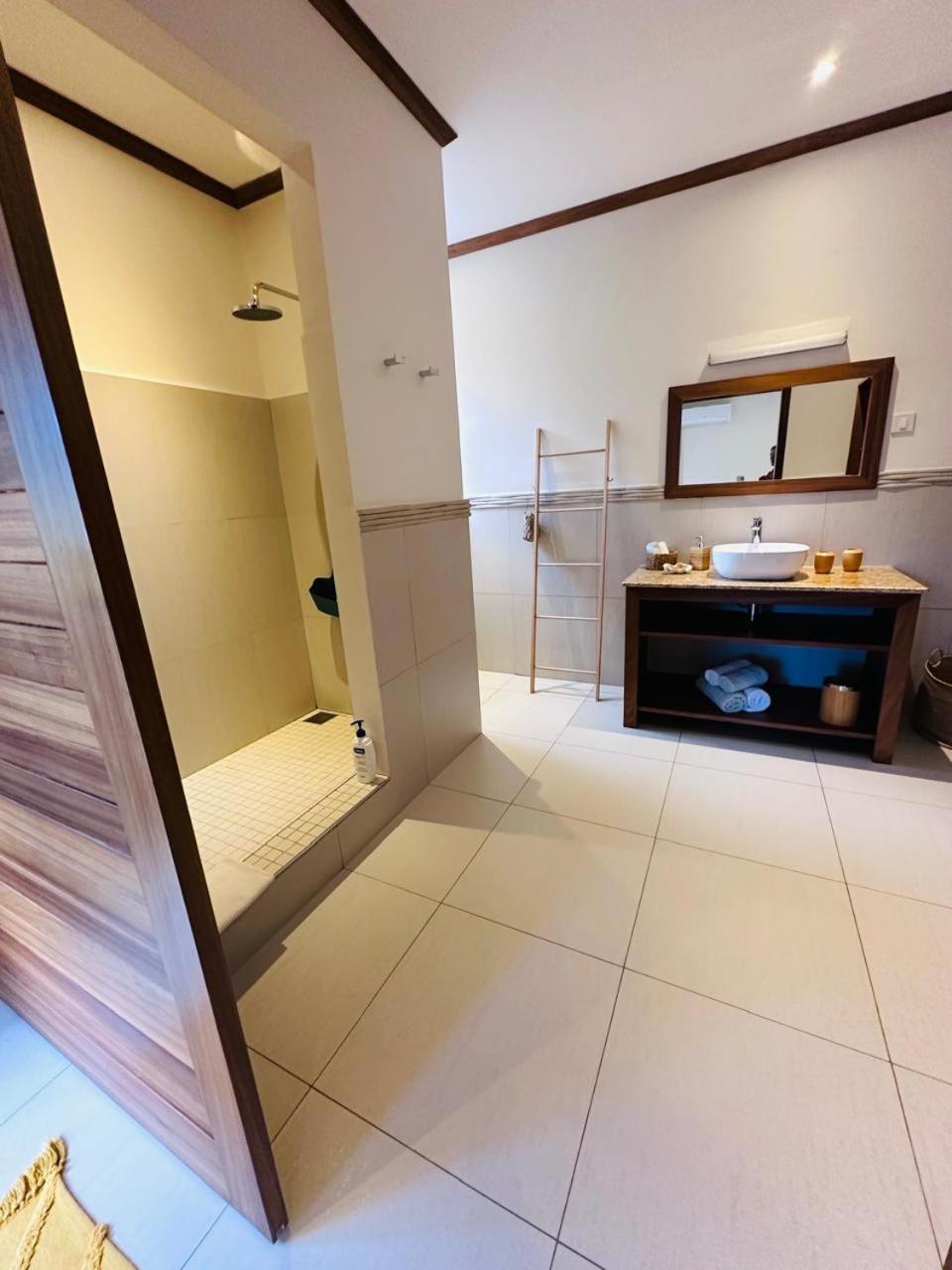 Lodoicea Apartments Bel Ombre Ngoại thất bức ảnh